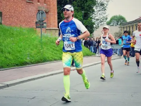 Jak przygotować się do maratonu: skuteczne strategie i plany treningowe