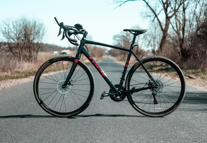 Jak wybrać rower szosowy do triathlonu i długich treningów kolarskich?