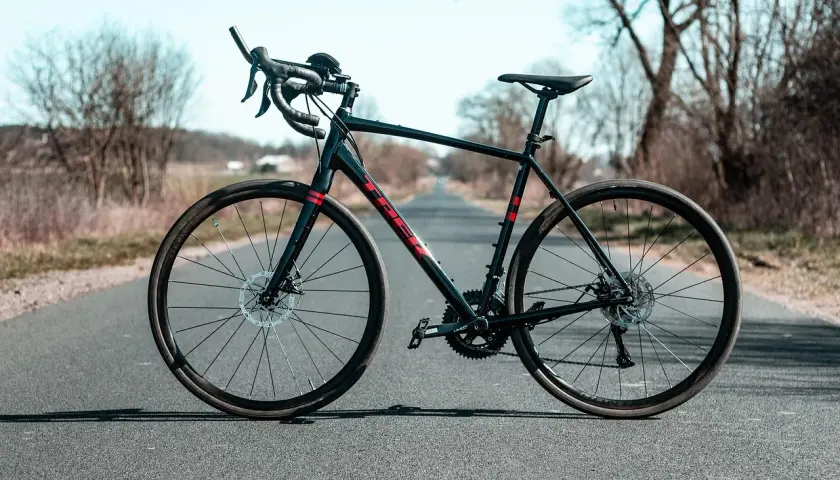 Jak wybrać rower szosowy do triathlonu i długich treningów kolarskich?
