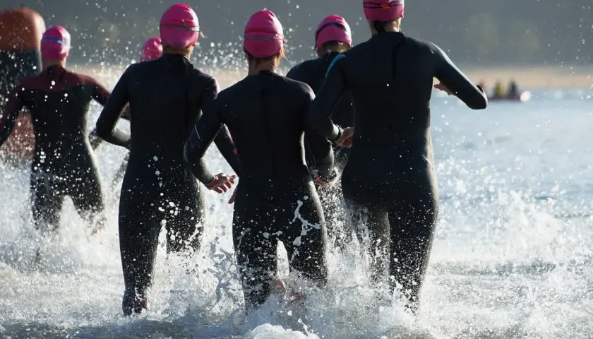 Pierwsza pianka triathlonowa – jak dobrać grubość neoprenu i uniknąć kosztownych błędów