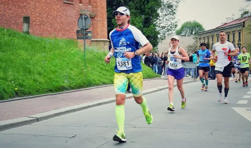 Jak przygotować się do maratonu: skuteczne strategie i plany treningowe